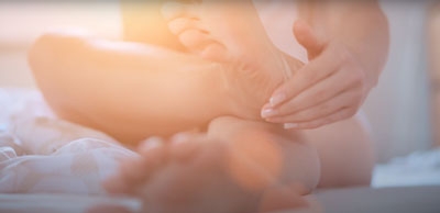 El tratamiento de renovación de los pies